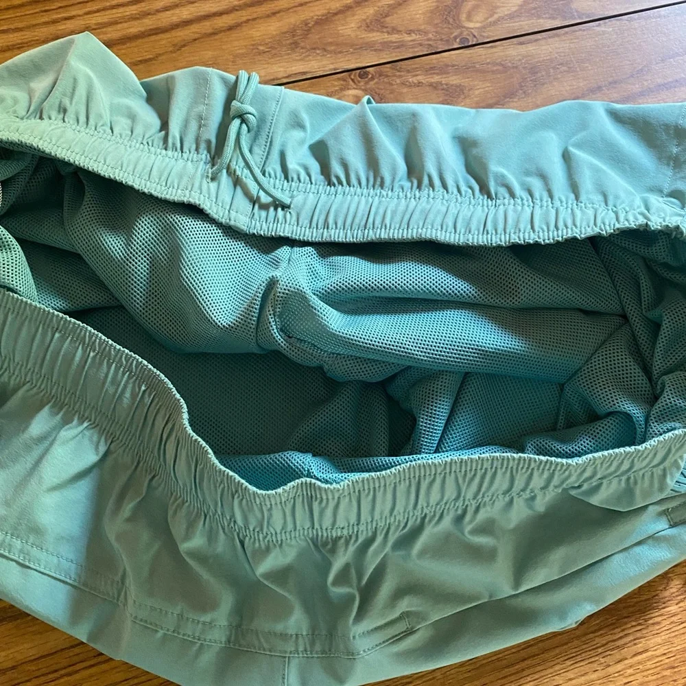 VRST Mens 5” short 2x nwt - Picture 3 of 4